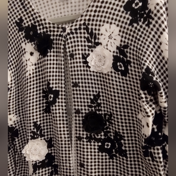 WOMAN'S BLACK AND WHITE FLORAL CARDIGAN - Picture 3 of 4